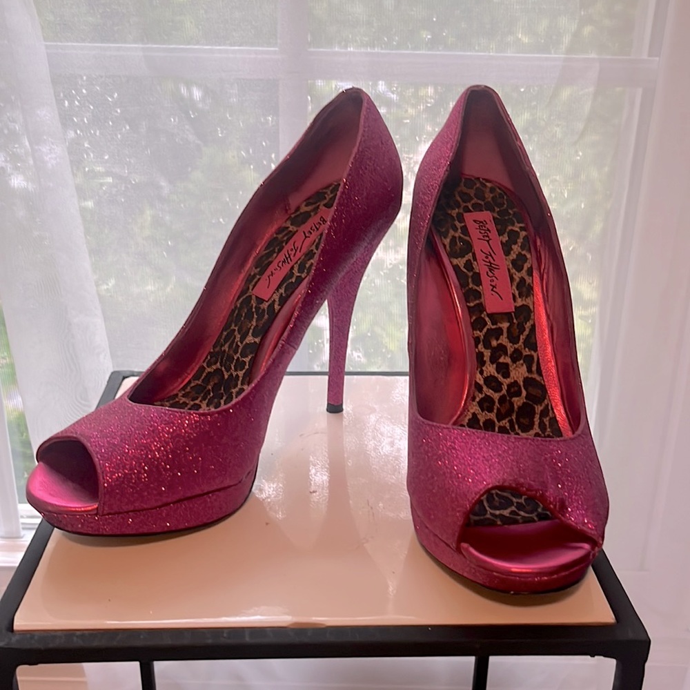 Hot pink glitter Betsey Johnson heels US8